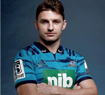 Beauden Barrett jugará en Blues