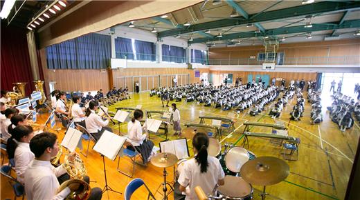 Los Pumas visitaron un colegio de Osaka