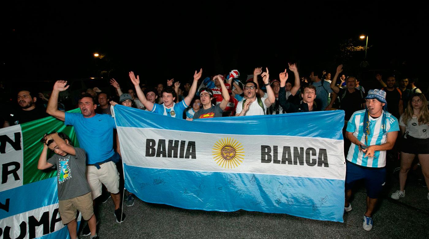 Reviví el emocionante banderazo en apoyo al plantel de Los Pumas