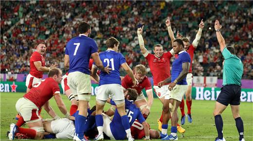 Gales se metió en semifinales en un sufrido triunfo ante Francia