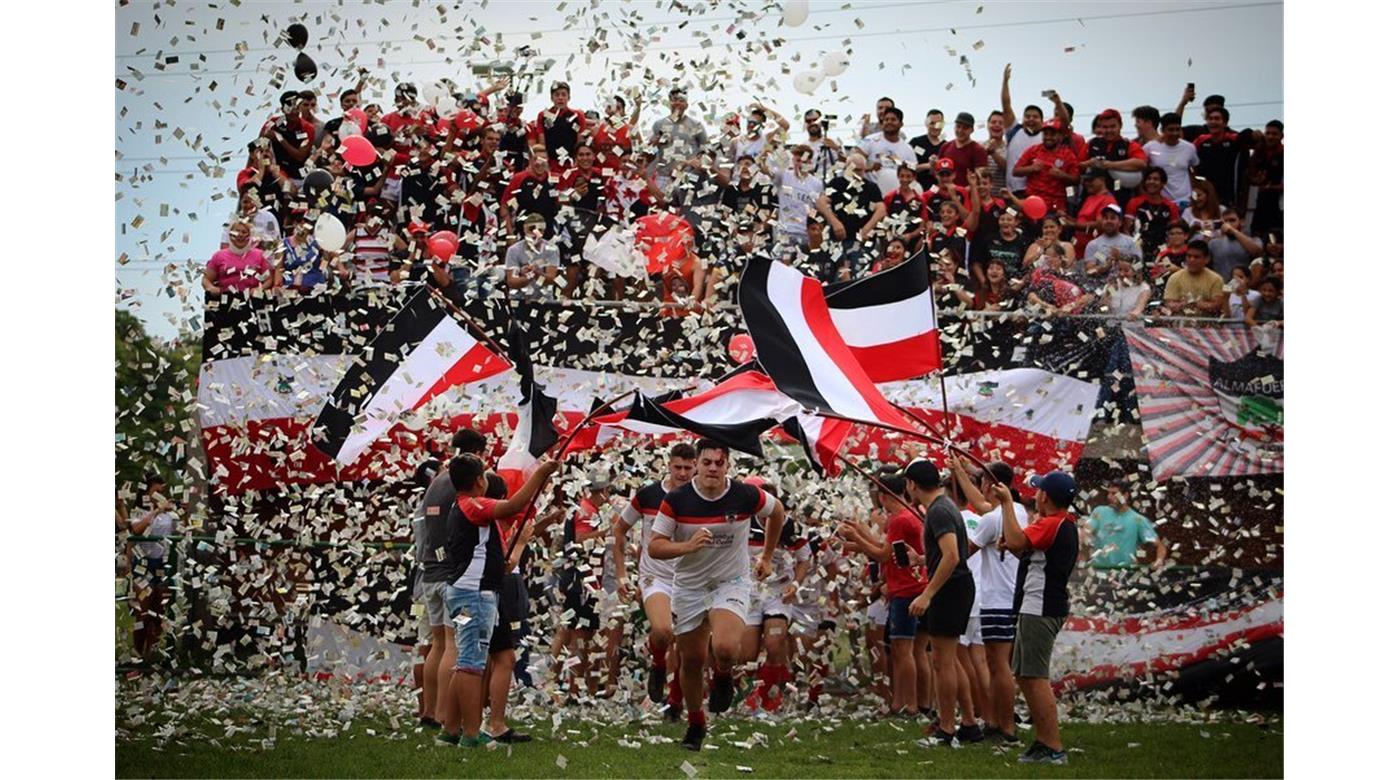 La hinchada de Almafuerte se hizo presente para alentar a su equipo