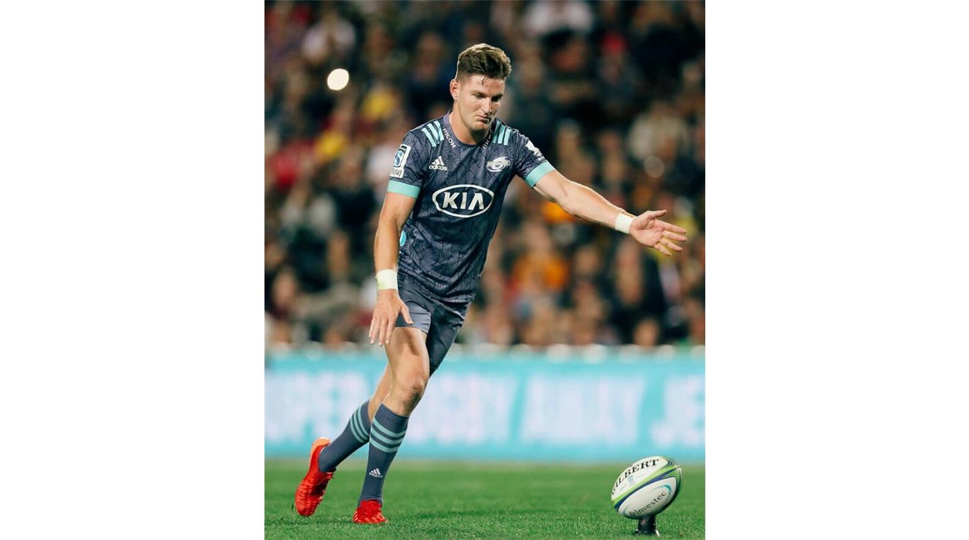 Jordie Barrett seguirá en Hurricanes en 2021