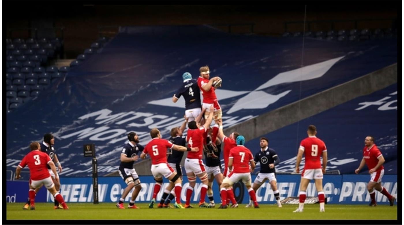 Con un tackle salvador en el final, Gales derrotó a Escocia y es puntero