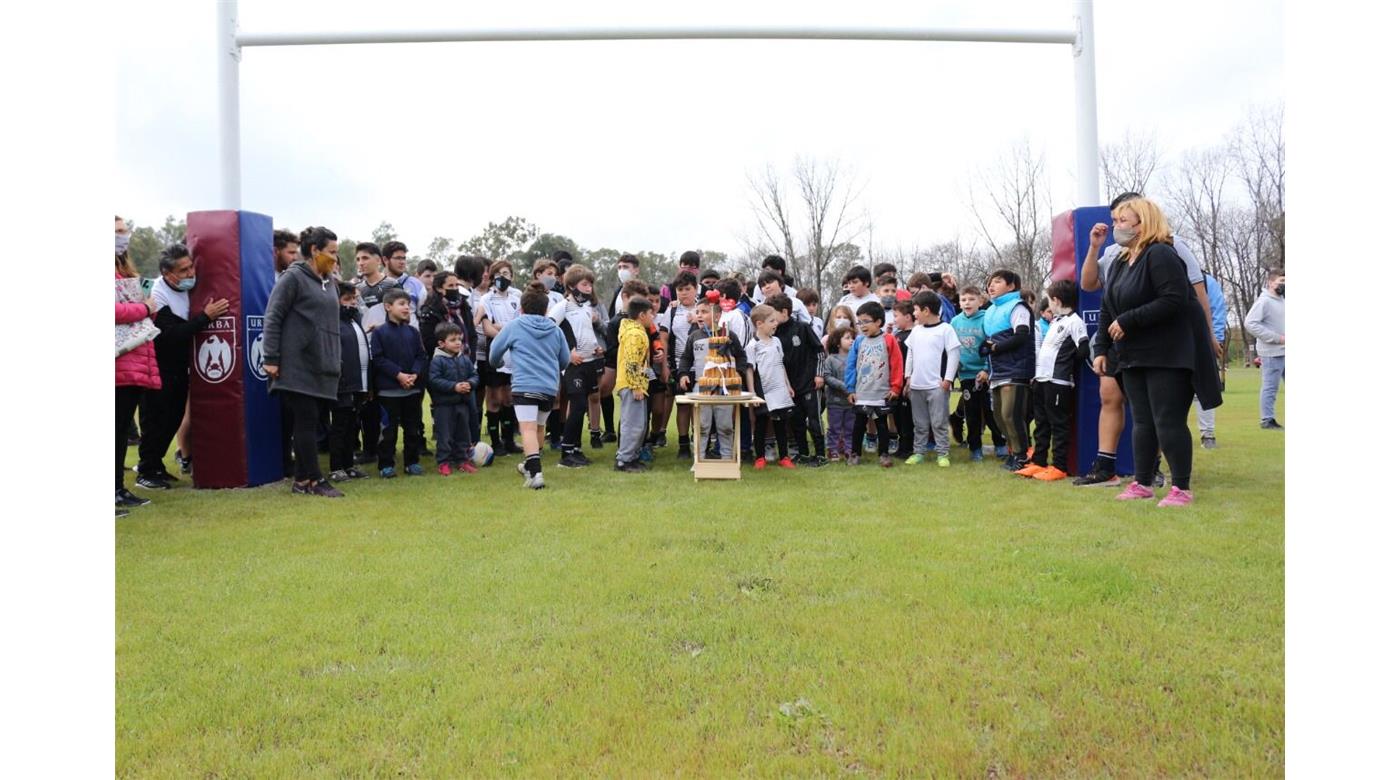 FLORESTA FESTEJÓ SUS 16 AÑOS EN SU FLAMANTE CANCHA 