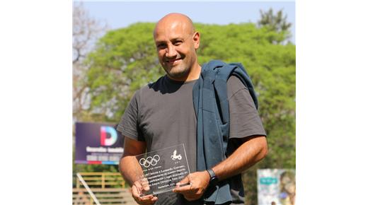 Homenaje de la Unión de Rugby de Tucumán para Leonardo Gravano