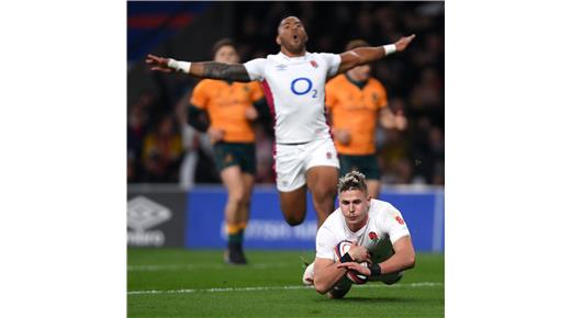 INGLATERRA FUE MÁS Y SUPERÓ A AUSTRALIA