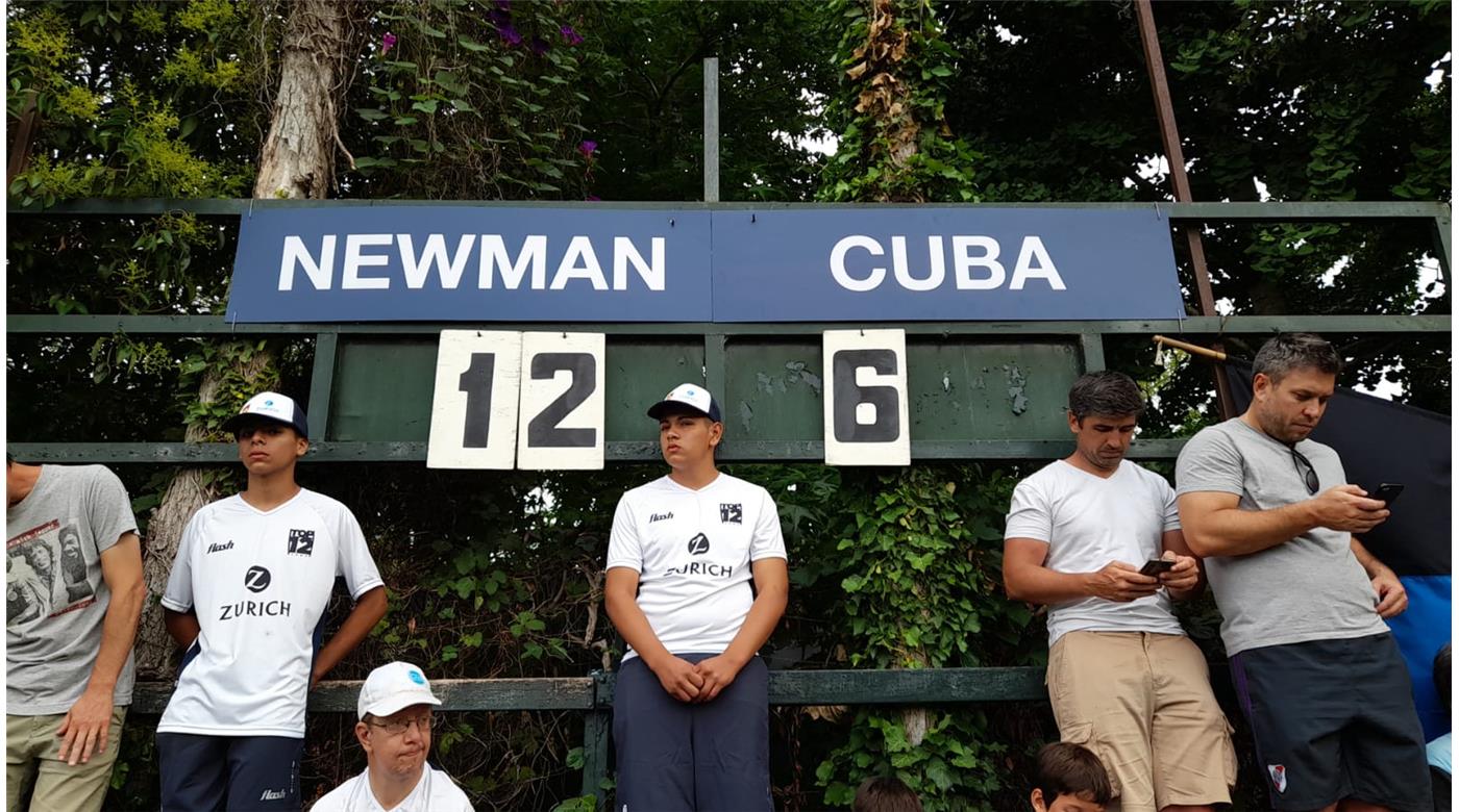 Newman le gana a CUBA al finalizar la primera parte por 12 a 6. 