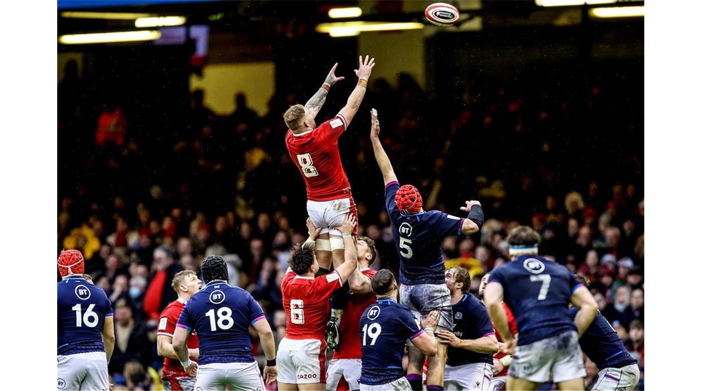 Gales se recuperó del golpe en el debut y venció a Escocia en Cardiff