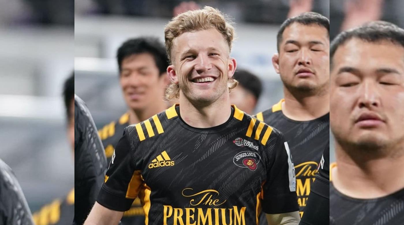 DAMIAN MCKENZIE HACE DE LAS SUYAS EN JAPÓN