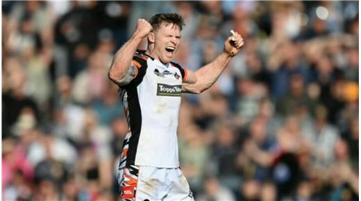 A LOS 35 AÑOS CHRIS ASHTON SE CONVIRTIÓ EN EL TRYMAN HISTÓRICO DE LA PREMIERSHIP