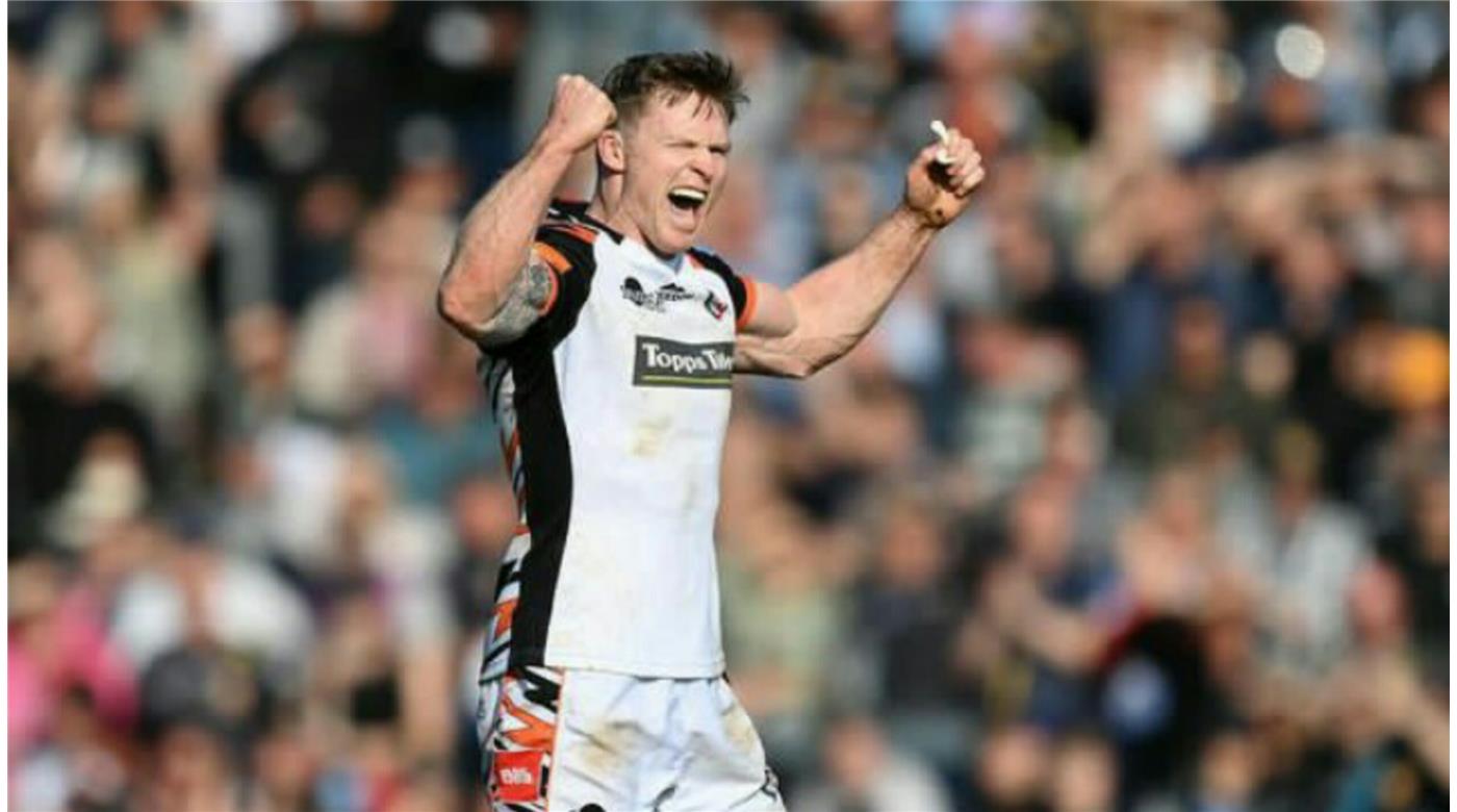 A LOS 35 AÑOS CHRIS ASHTON SE CONVIRTIÓ EN EL TRYMAN HISTÓRICO DE LA PREMIERSHIP