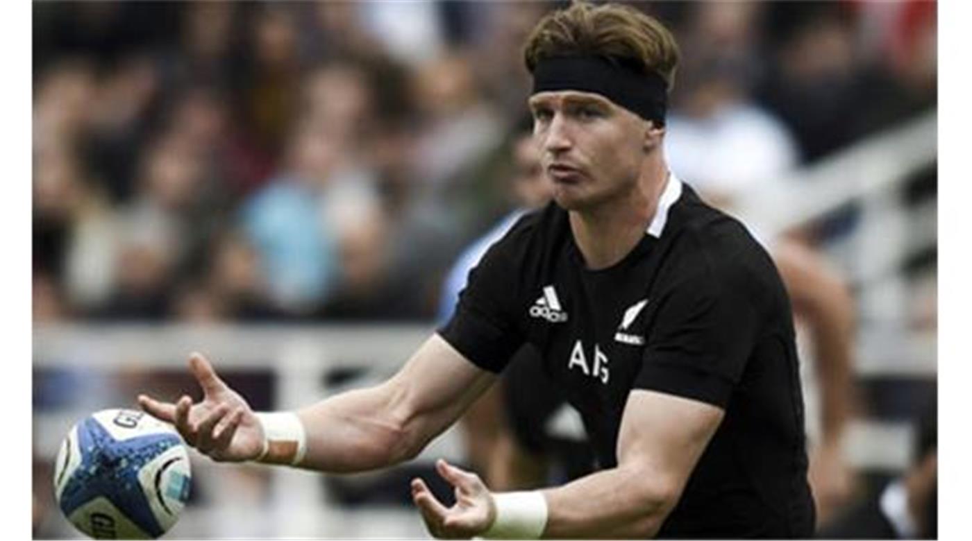 JORDIE BARRETT EXTENDIÓ SU VÍNCULO CON LOS ALL BLACKS Y HURRICANES