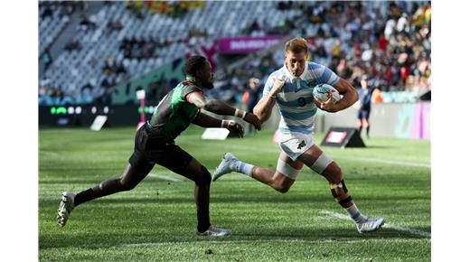 LOS PUMAS SEVEN SUPERARON A KENIA EN EL DEBUT MUNDIALISTA