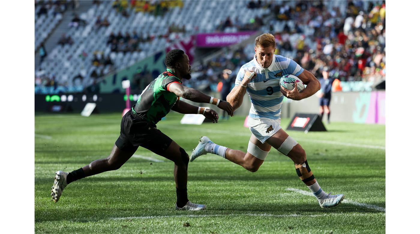 LOS PUMAS SEVEN SUPERARON A KENIA EN EL DEBUT MUNDIALISTA