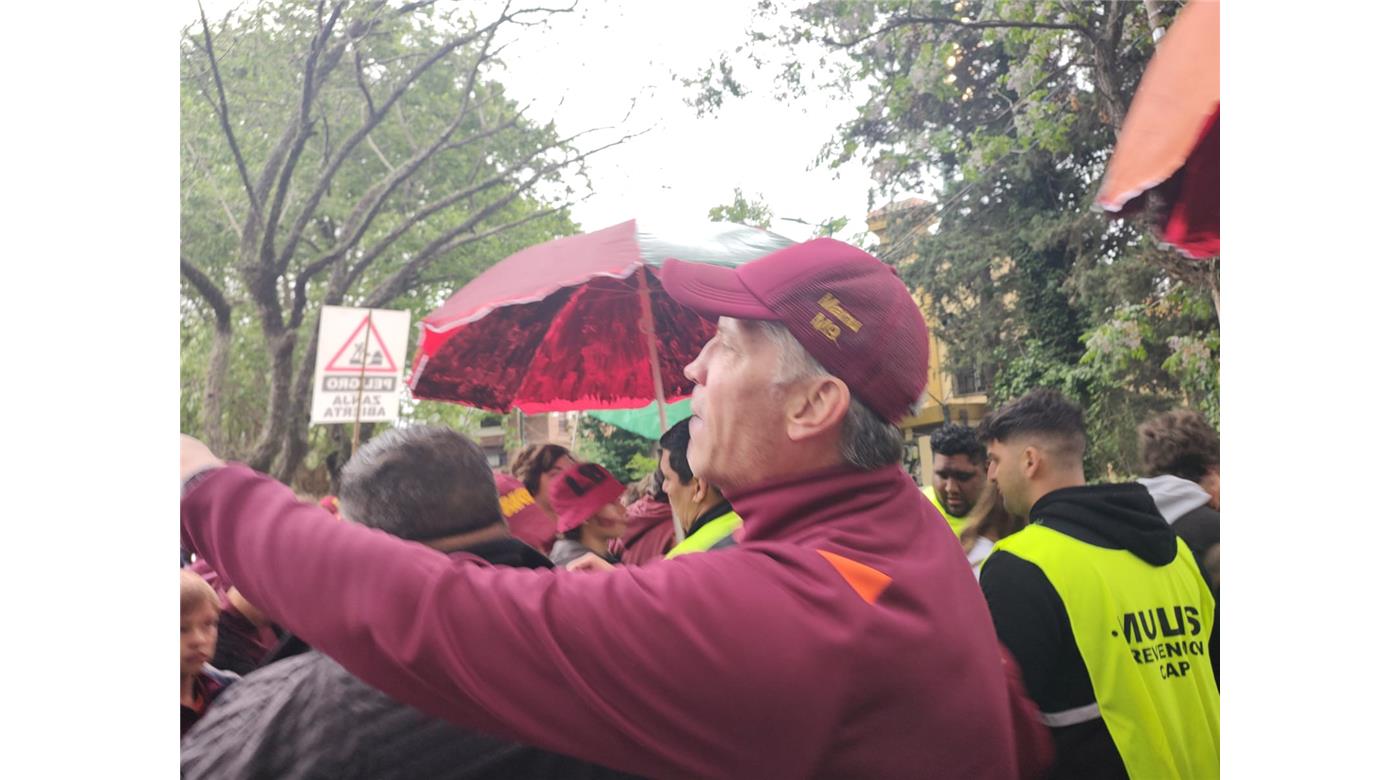 MANUEL CONTEPOMI Y EL CHALO LONGO AYUDARON A ORDENAR LA ENTRADA 