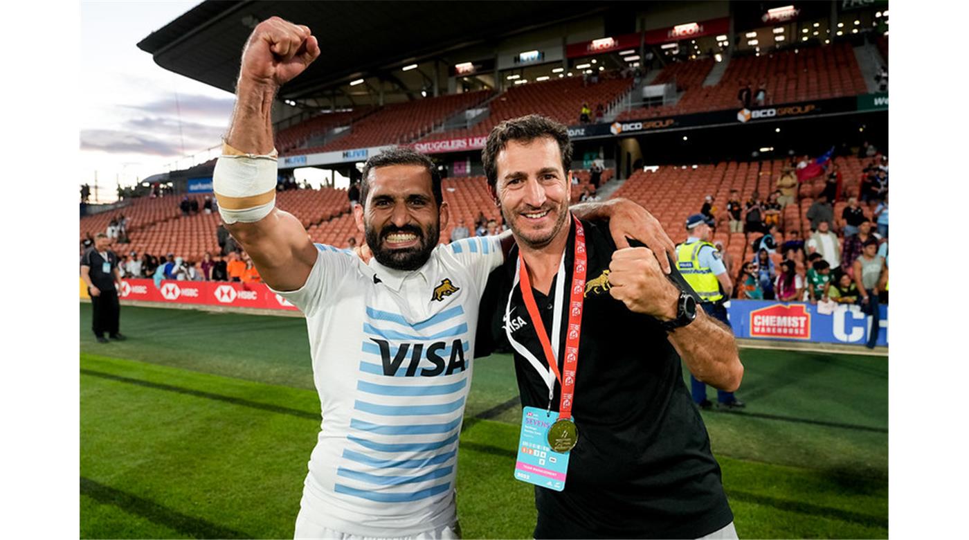 SANTIAGO GÓMEZ CORA ANALIZA EL LOGRO DE LOS PUMAS 7S EN HAMITON Y SE PREPARA PARA  EL SEVEN QUE ARRANCARÁ MAÑANA EN SYDNEY 