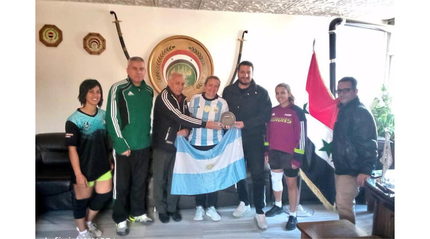 CAROLINA BRAVO CUMPLIÓ DOS SEMANAS EN SIRIA Y SOLO PIENSA EN DIRIGIR AL SELECCIONADO ESTE FIN DE SEMANA EN EL TORNEO DE ARABIA