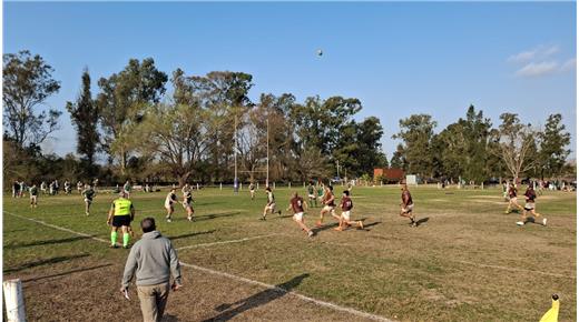 LOS PINOS FUE MUCHO MÁS QUE ATLÉTICO SAN ANDRÉS Y SIGUE SUBIDO AL PODIO