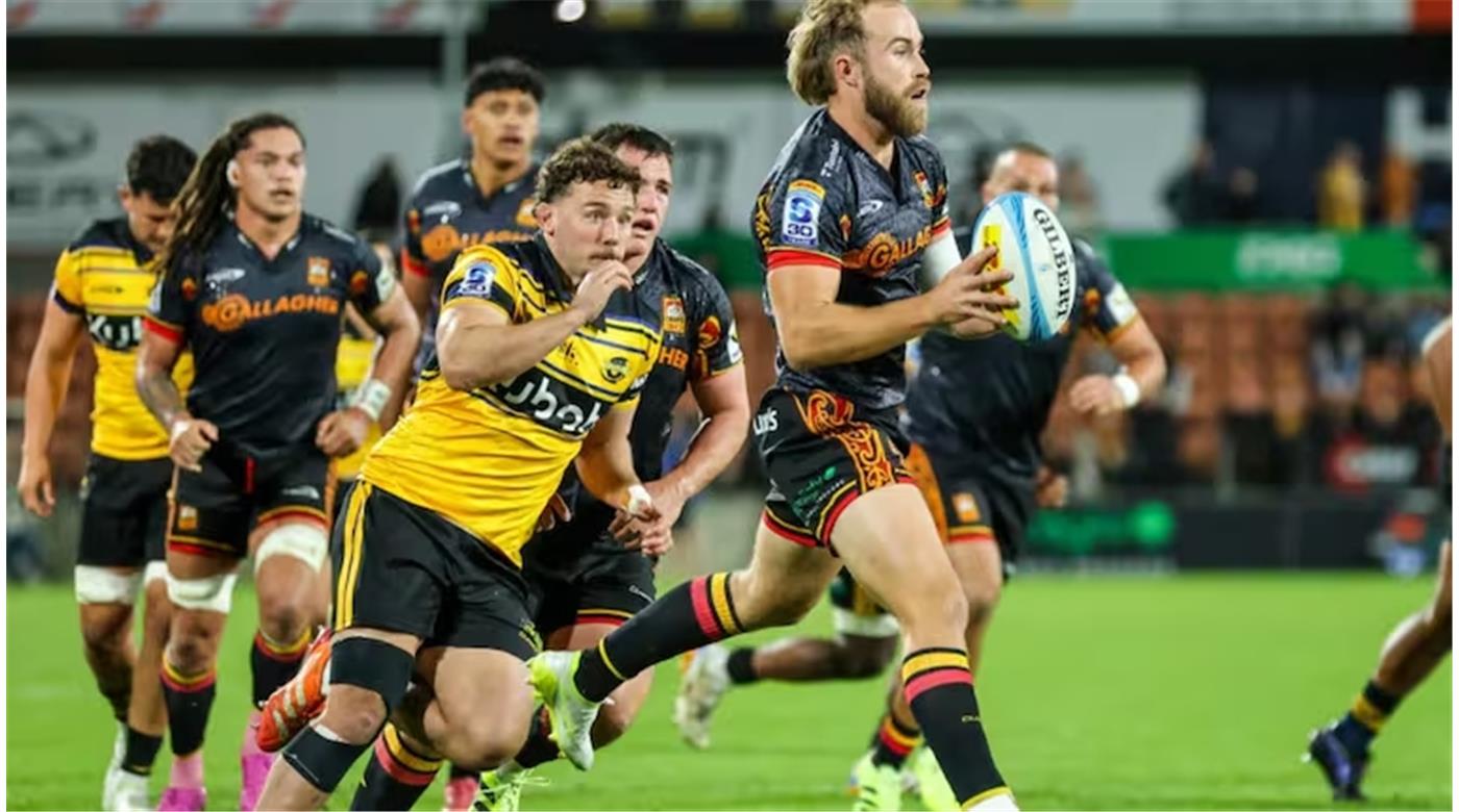 CHIEFS LE ROBÓ LA PUNTA A HURRICANES EN EL SUPER RUGBY PACIFIC