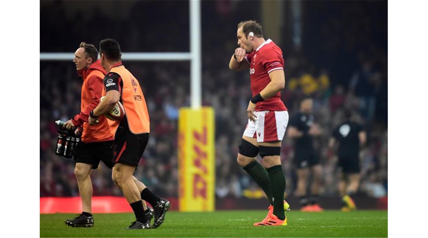 ALUN WYN JONES VUELVE A SER TITULAR EN GALES 