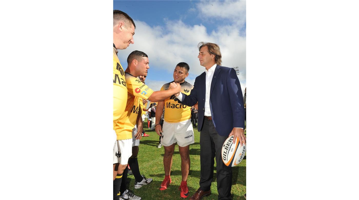 EL PRESIDENTE URUGUAYO PARTICIPÓ DE UN EVENTO DE RUGBY INCLUSIVO Y ELOGIÓ AL DEPORTE: 