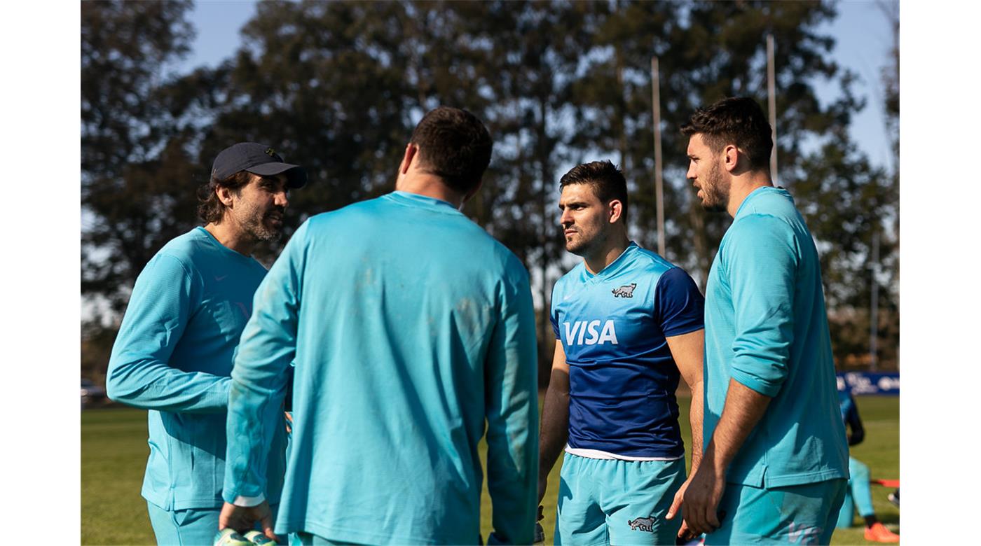 MICHAEL CHEIKA ANUNCIÓ SU PRIMER EQUIPO DE LOS PUMAS