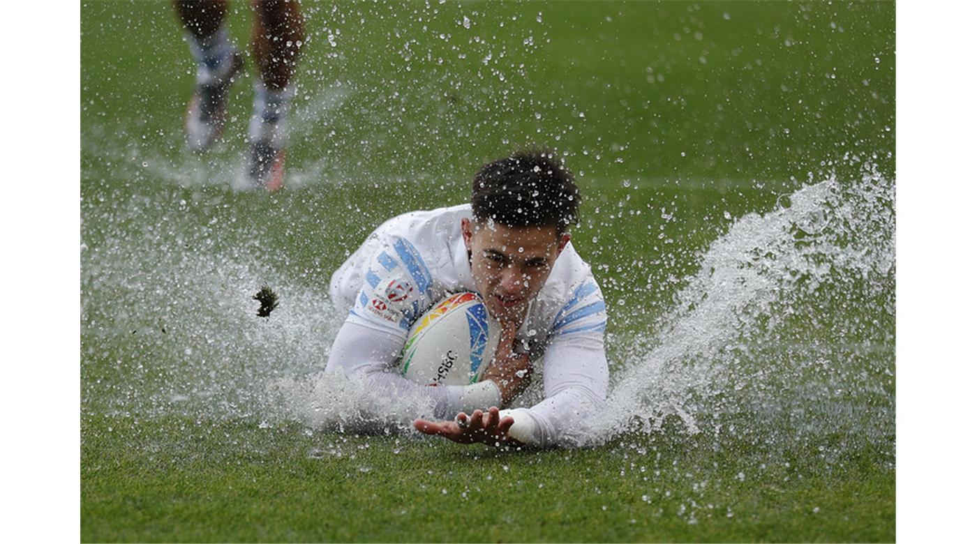 LOS PUMAS SEVENS LE GANARON A ESPAÑA, CLASIFICARON SEGUNDOS Y JUGARÁN A LAS 15.23  CON SAMOA EN LOS ÁNGELES