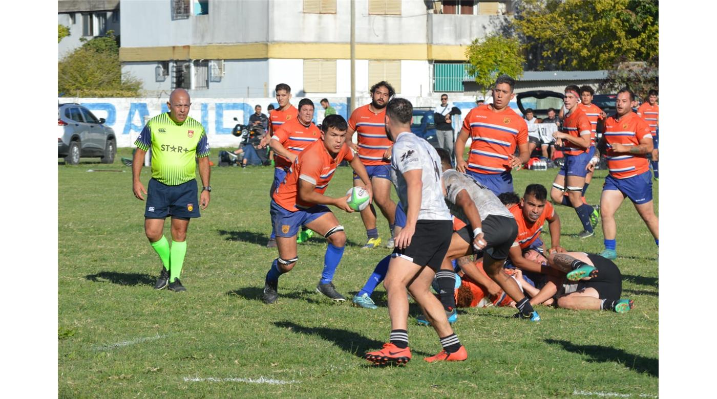 MUNICIPALIDAD DE BERAZATEGUI GOLEÓ A FLORESTA Y ES EL ÚNICO PUNTERO DEL CAMPEONATO