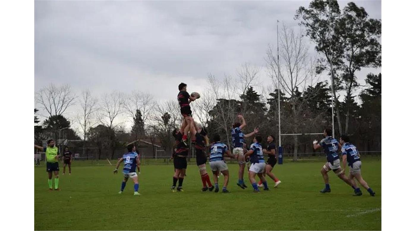 LAS FOTOS DEL PARTIDO ENTRE MONTE GRANDE Y LUJÁN