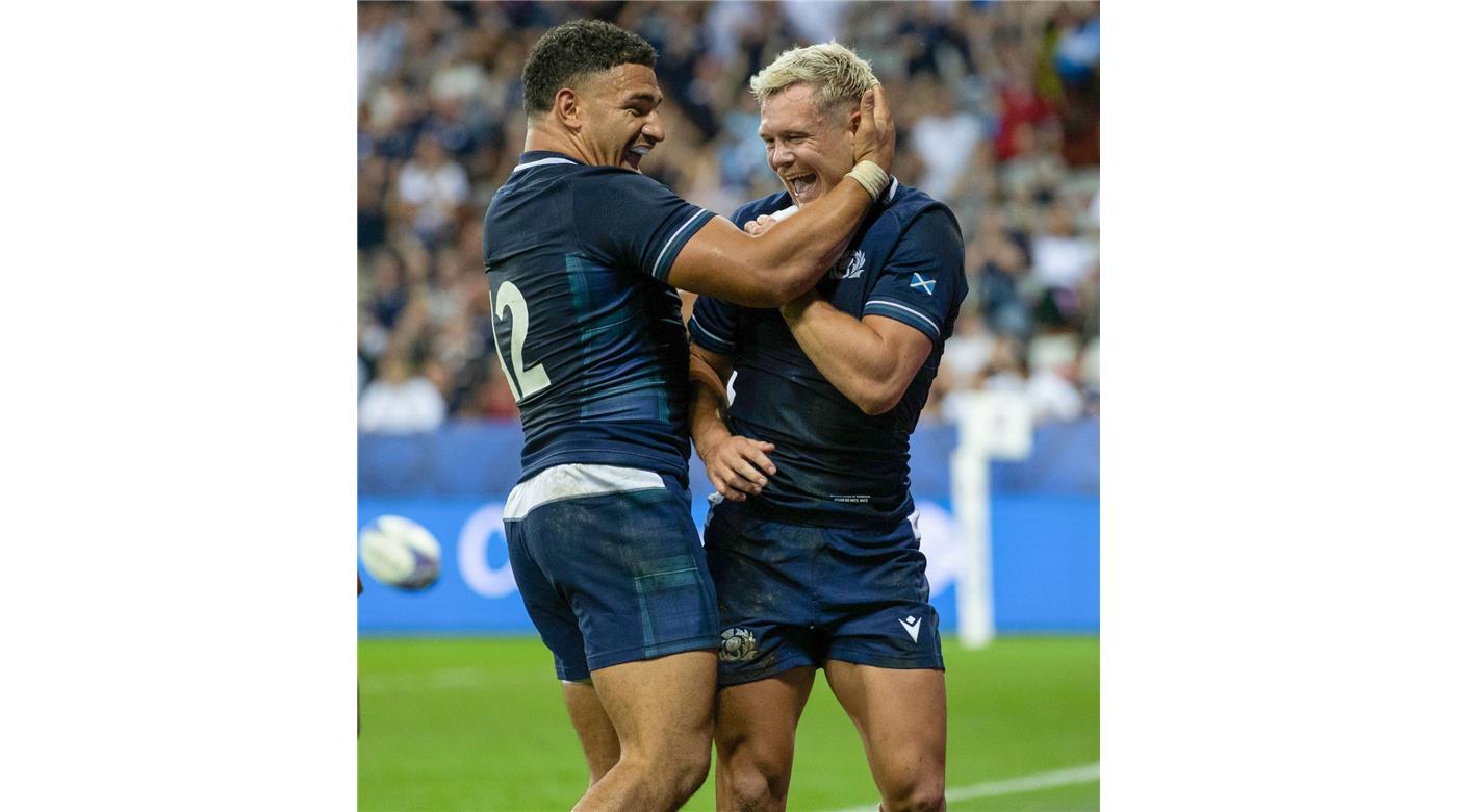 Escocia superó a Tonga y da pelea en el Grupo B 