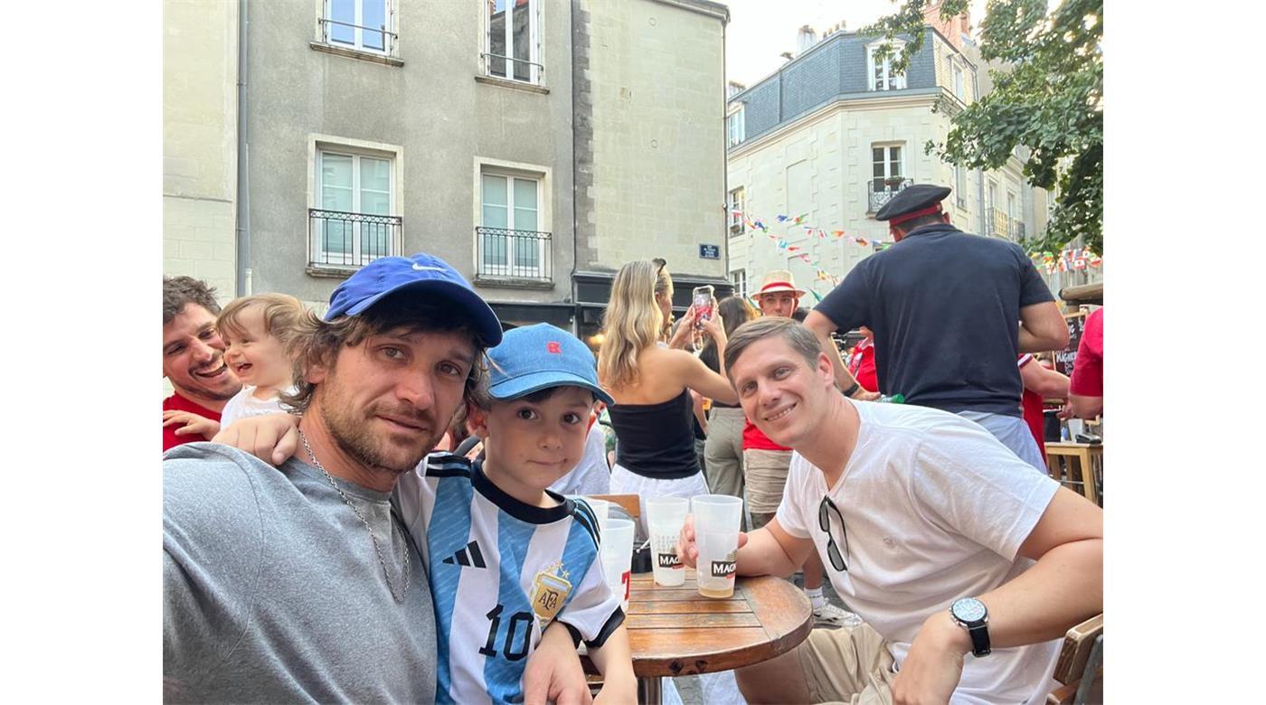 EL BANDERAZO ARGENTINO EN NANTES A LA ESPERA DE LA CLASIFICACIÓN