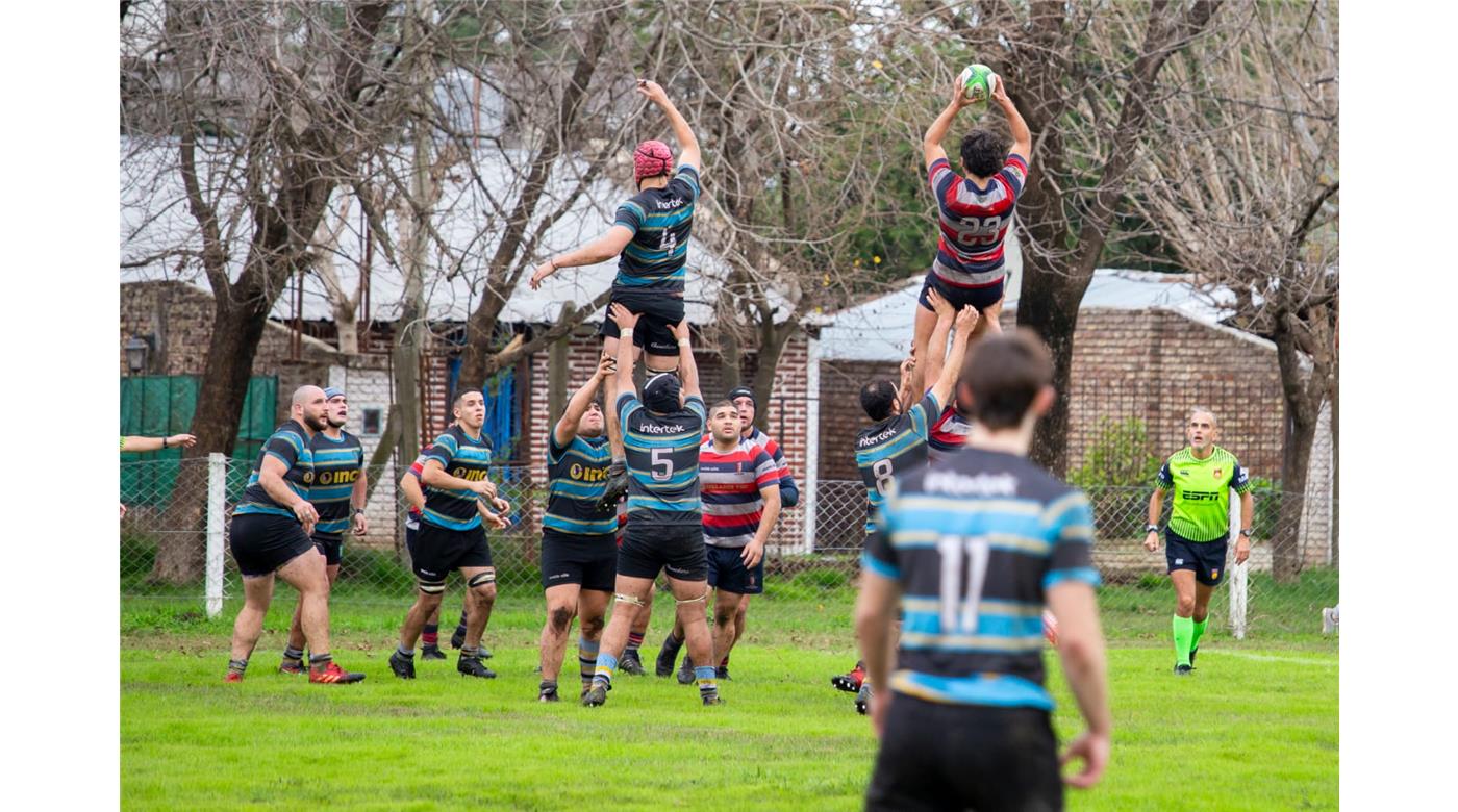 LOS CEDROS GANÓ Y CONTINÚA EN LA PELEA POR SUBIRSE AL PODIO