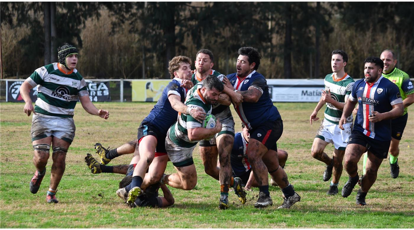 ST. BRENDAN’S GOLEÓ A ALBATROS PARA NO PERDERLE PISADA AL PUNTERO