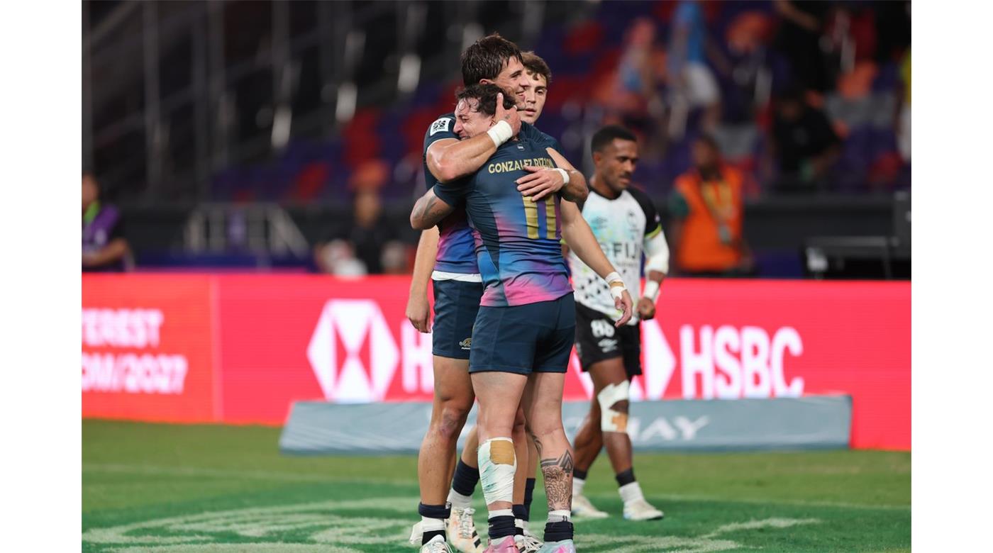 LOS PUMAS 7S LE GANARON A ESPAÑA Y SON FINALISTAS EN HONG KONG